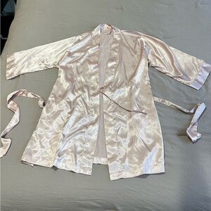 Elegant Satin Robe in Soft Pink (bride/bridesmaid)